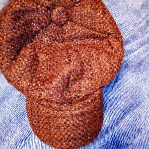 Newspaper boy style hat. Brown tweed effect.
